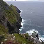 Skellig View Bluebell Rose & The Kerry Cliffs アパート *