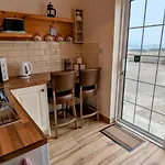 Skellig View Bluebell Rose & The Kerry Cliffs ポートマギー